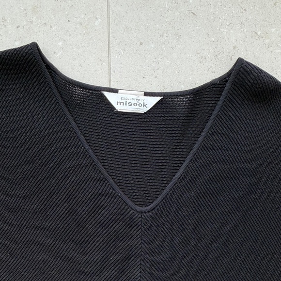 Misook Black Textured V-Neck Top - Picture 3 of 3